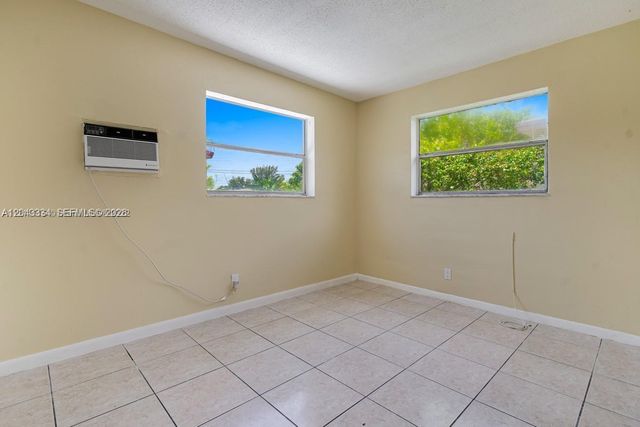 805 NW 3rd Ter, Hallandale Beach, FL 33009