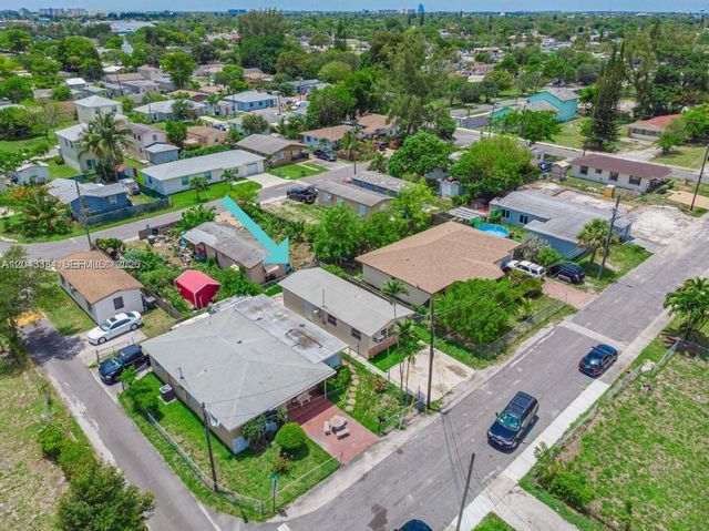805 NW 3rd Ter, Hallandale Beach, FL 33009