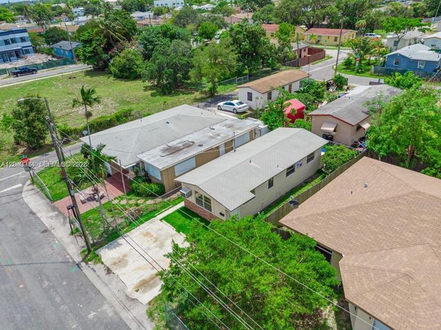 805 NW 3rd Ter, Hallandale Beach, FL 33009