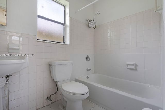 805 NW 3rd Ter, Hallandale Beach, FL 33009