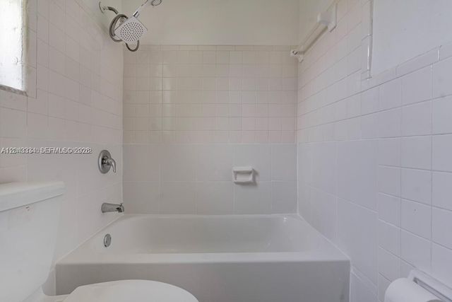805 NW 3rd Ter, Hallandale Beach, FL 33009