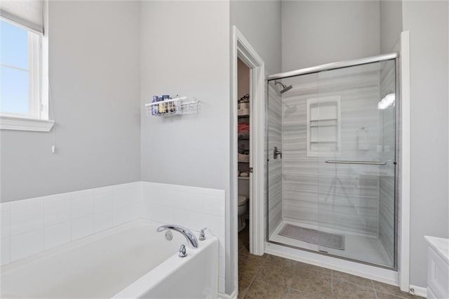 16165 Linden Street, Overland Park, KS 66085