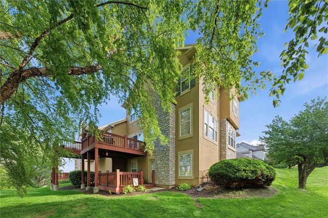 16165 Linden Street, Overland Park, KS 66085
