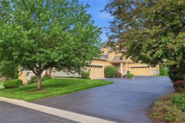 16165 Linden Street, Overland Park, KS 66085