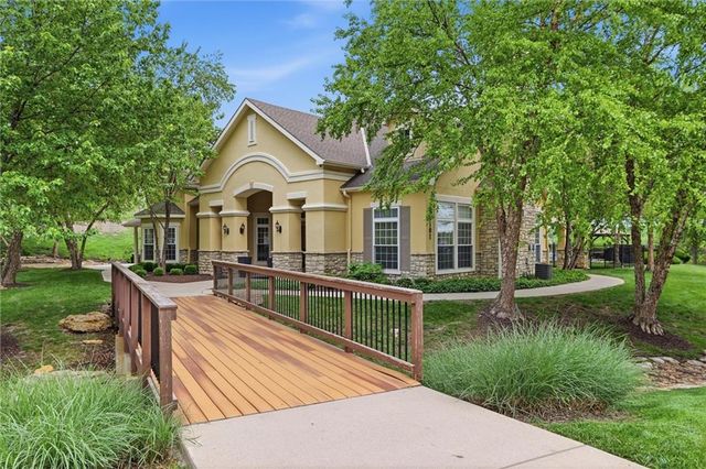 16165 Linden Street, Overland Park, KS 66085
