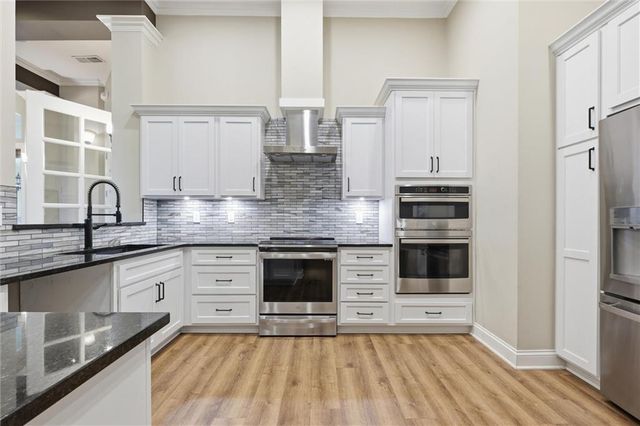 16165 Linden Street, Overland Park, KS 66085