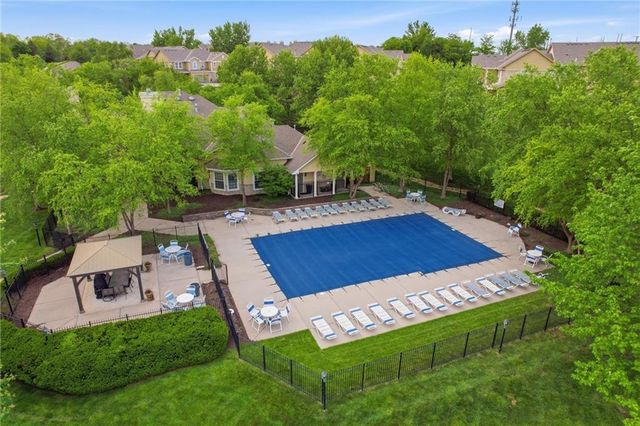 16165 Linden Street, Overland Park, KS 66085