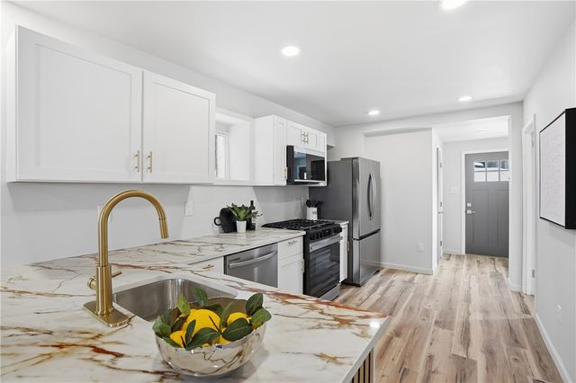 469 Kenmont Ave, Mt Lebanon, PA 15228