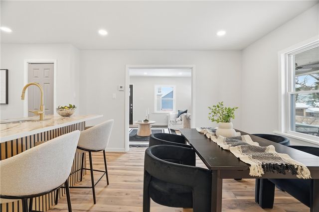 469 Kenmont Ave, Mt Lebanon, PA 15228