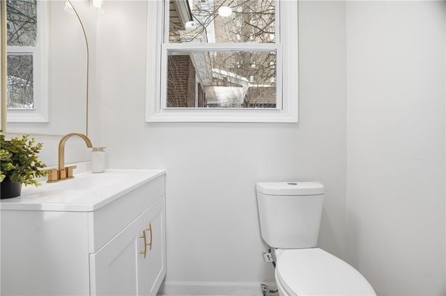 469 Kenmont Ave, Mt Lebanon, PA 15228