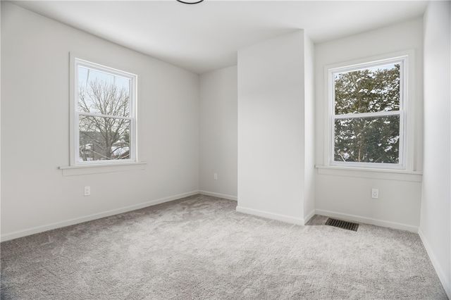 469 Kenmont Ave, Mt Lebanon, PA 15228