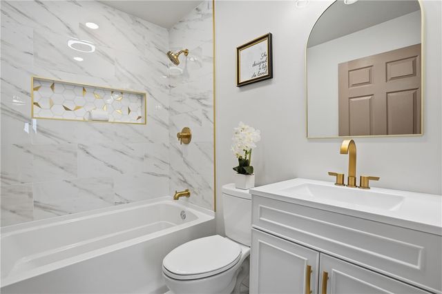 469 Kenmont Ave, Mt Lebanon, PA 15228