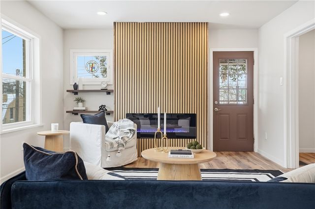 469 Kenmont Ave, Mt Lebanon, PA 15228