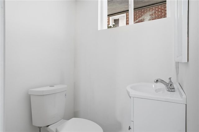 469 Kenmont Ave, Mt Lebanon, PA 15228