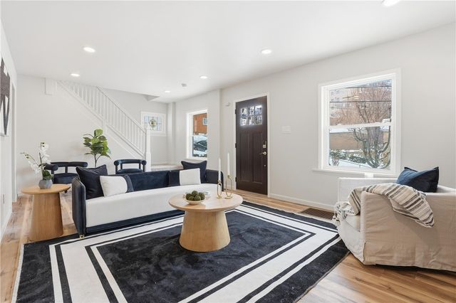 469 Kenmont Ave, Mt Lebanon, PA 15228