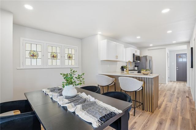 469 Kenmont Ave, Mt Lebanon, PA 15228