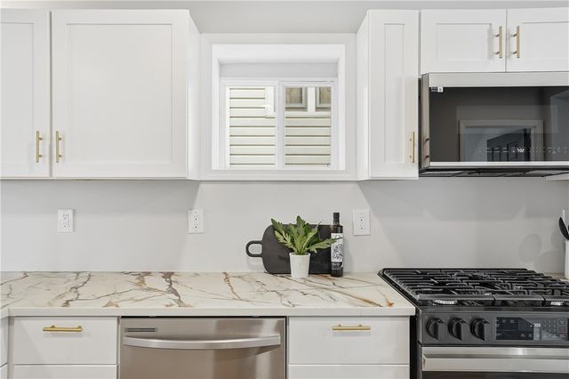 469 Kenmont Ave, Mt Lebanon, PA 15228