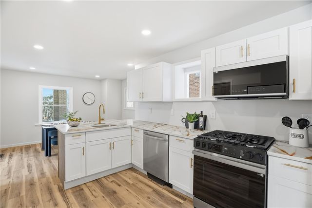 469 Kenmont Ave, Mt Lebanon, PA 15228