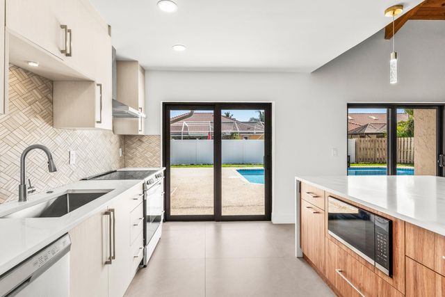 21212 Escondido Way, Boca Raton, FL 33433