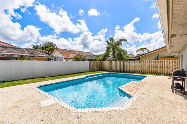 21212 Escondido Way, Boca Raton, FL 33433