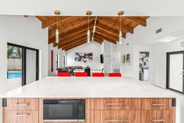 21212 Escondido Way, Boca Raton, FL 33433