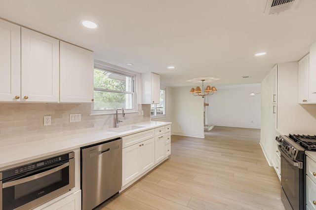 8011 Scotland Yard, Austin, TX 78759