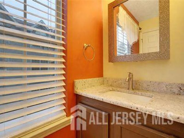 31 Edinburgh Court, Edison, NJ 08820