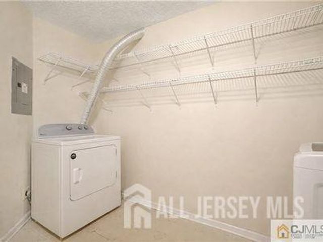 31 Edinburgh Court, Edison, NJ 08820