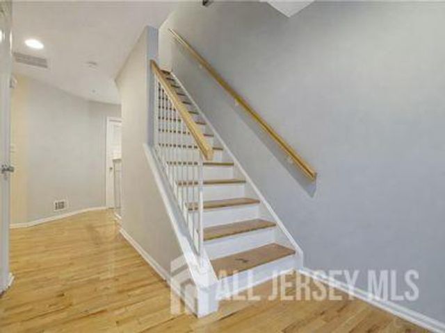 31 Edinburgh Court, Edison, NJ 08820