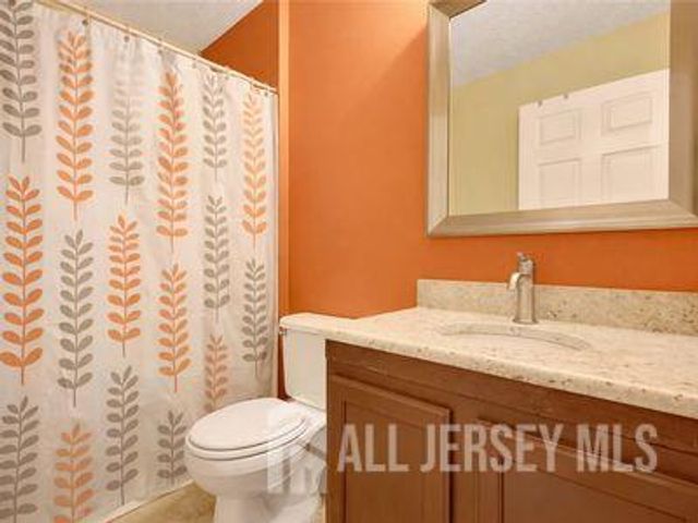 31 Edinburgh Court, Edison, NJ 08820
