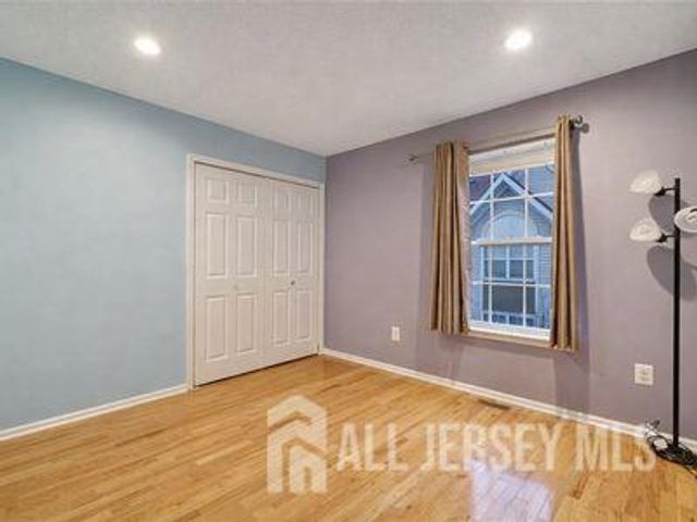 31 Edinburgh Court, Edison, NJ 08820