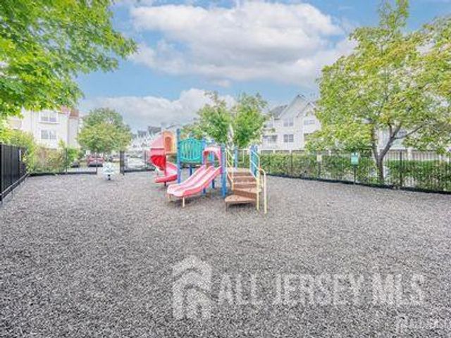 31 Edinburgh Court, Edison, NJ 08820