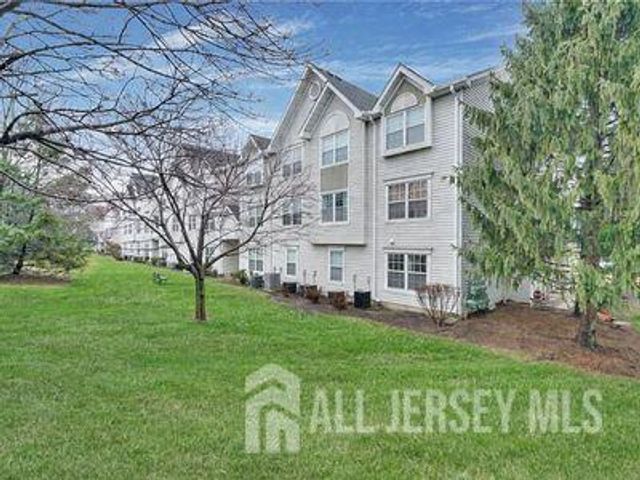 31 Edinburgh Court, Edison, NJ 08820