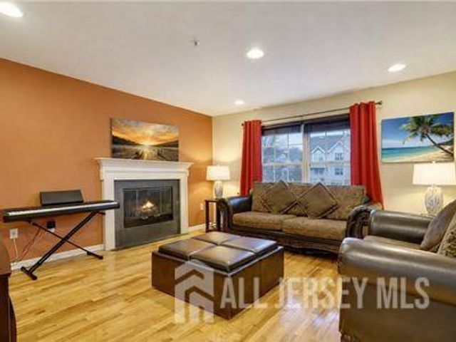 31 Edinburgh Court, Edison, NJ 08820