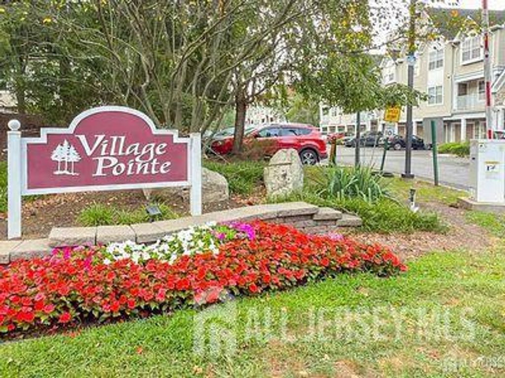 31 Edinburgh Court, Edison, NJ 08820