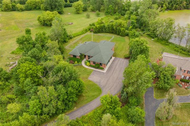 3520 Blue Heron Court, Superior Charter Township, MI 48198