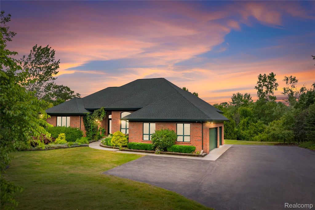 3520 Blue Heron Court, Superior Charter Township, MI 48198