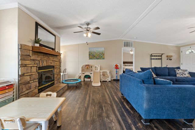 111 LONGHORN RD, Stockdale, TX 78160