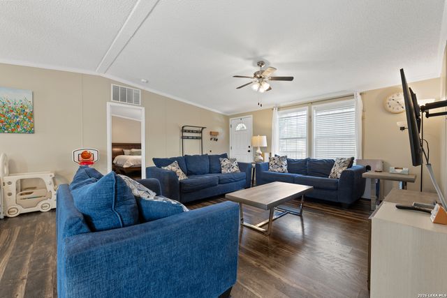 111 LONGHORN RD, Stockdale, TX 78160