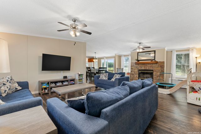 111 LONGHORN RD, Stockdale, TX 78160