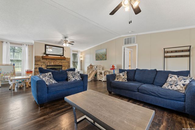 111 LONGHORN RD, Stockdale, TX 78160