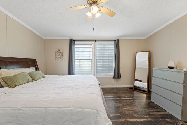 111 LONGHORN RD, Stockdale, TX 78160