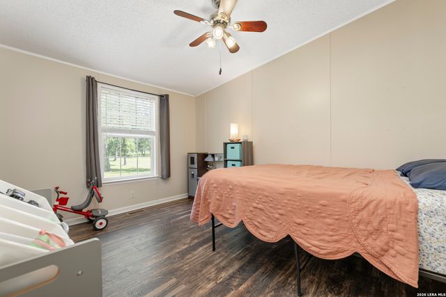 111 LONGHORN RD, Stockdale, TX 78160