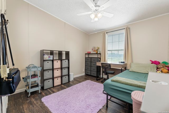 111 LONGHORN RD, Stockdale, TX 78160