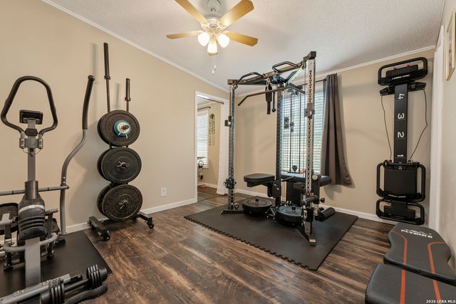 111 LONGHORN RD, Stockdale, TX 78160