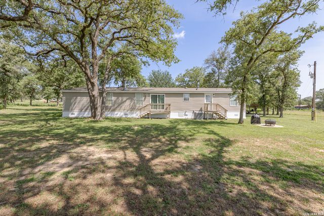 111 LONGHORN RD, Stockdale, TX 78160