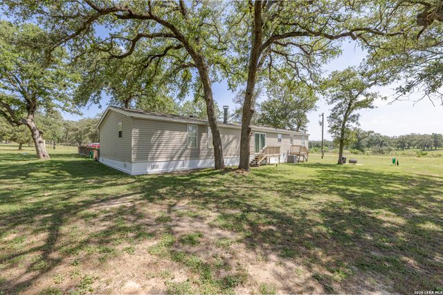 111 LONGHORN RD, Stockdale, TX 78160