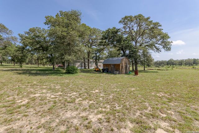 111 LONGHORN RD, Stockdale, TX 78160