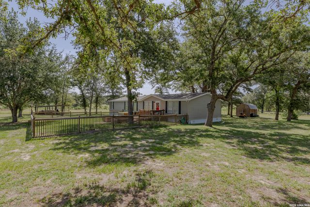 111 LONGHORN RD, Stockdale, TX 78160