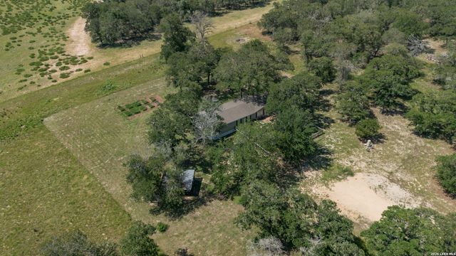 111 LONGHORN RD, Stockdale, TX 78160